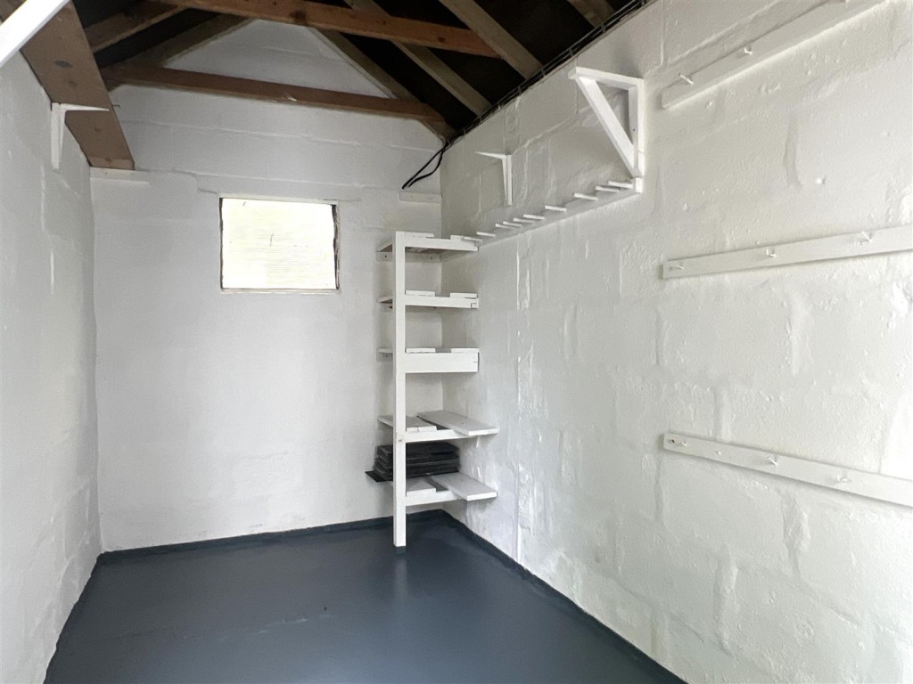 Lot: 138 - WELL PRESENTED DETACHED TWO-BEDROOM CHARACTERFUL COTTAGE WITH GARDENS AND PARKING - Internal photo of outbuilding